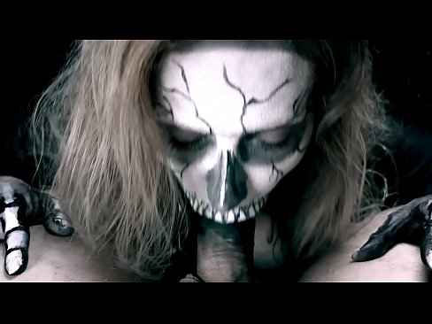 ❤️ Vajzë demonike që thith karin me gojën e saj të zezë dhe gëlltit sperma. Video porno në sq.klassikaprint.ru ❤