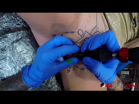 ❤️ E dashura jashtëzakonisht e bërë me tatuazhe, Sully Savage, bëri një tatuazh në klitorisin e saj Video porno në sq.klassikaprint.ru ❤